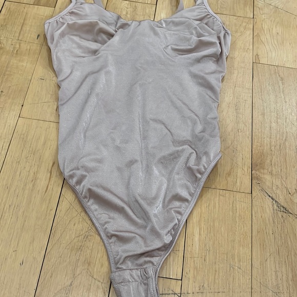 Lisanza Bodysuit Sz 3 - Picture 3 of 15